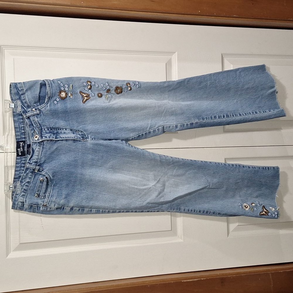 Wild Secret denim ankle jeans - raw hem boot flare - embroidered floral - 11
